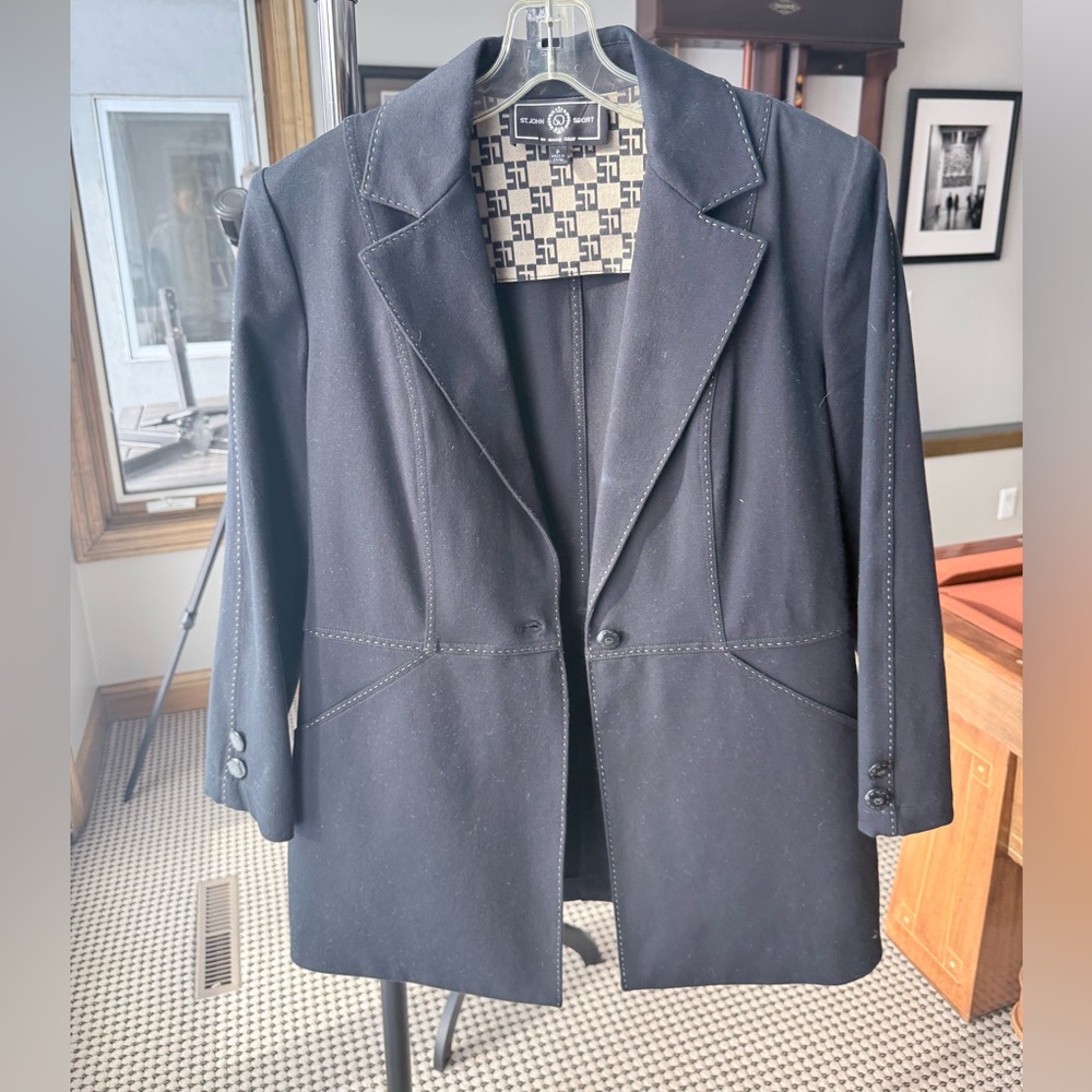 St. John Sport. Elegant Black Women's Blazer Sz. Wears like 4-6